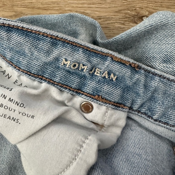 American Eagle Distressed Mom Jeans 16 short - Picture 6 of 8